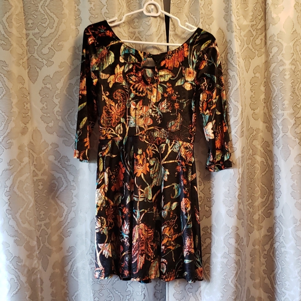 Dress - Picture 3 of 4